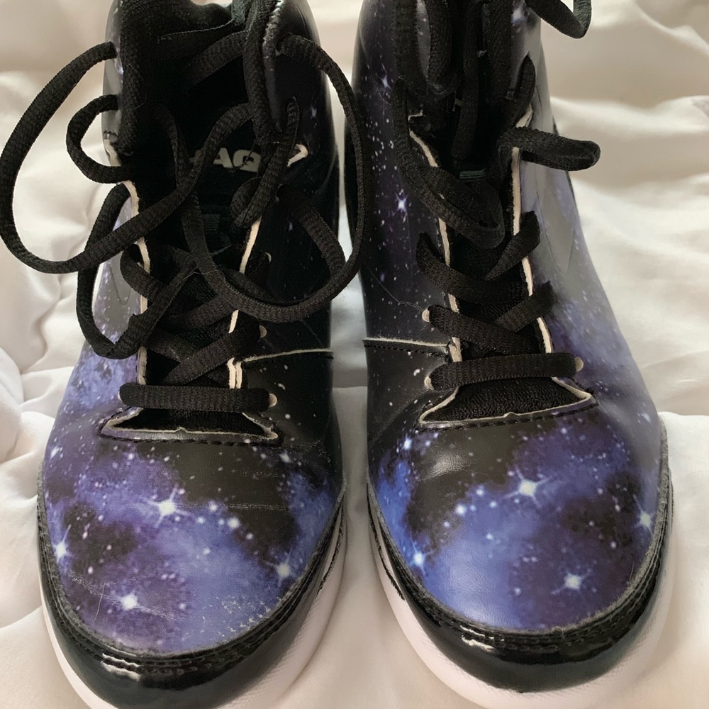 SHAQ Youth Basketball Shoes